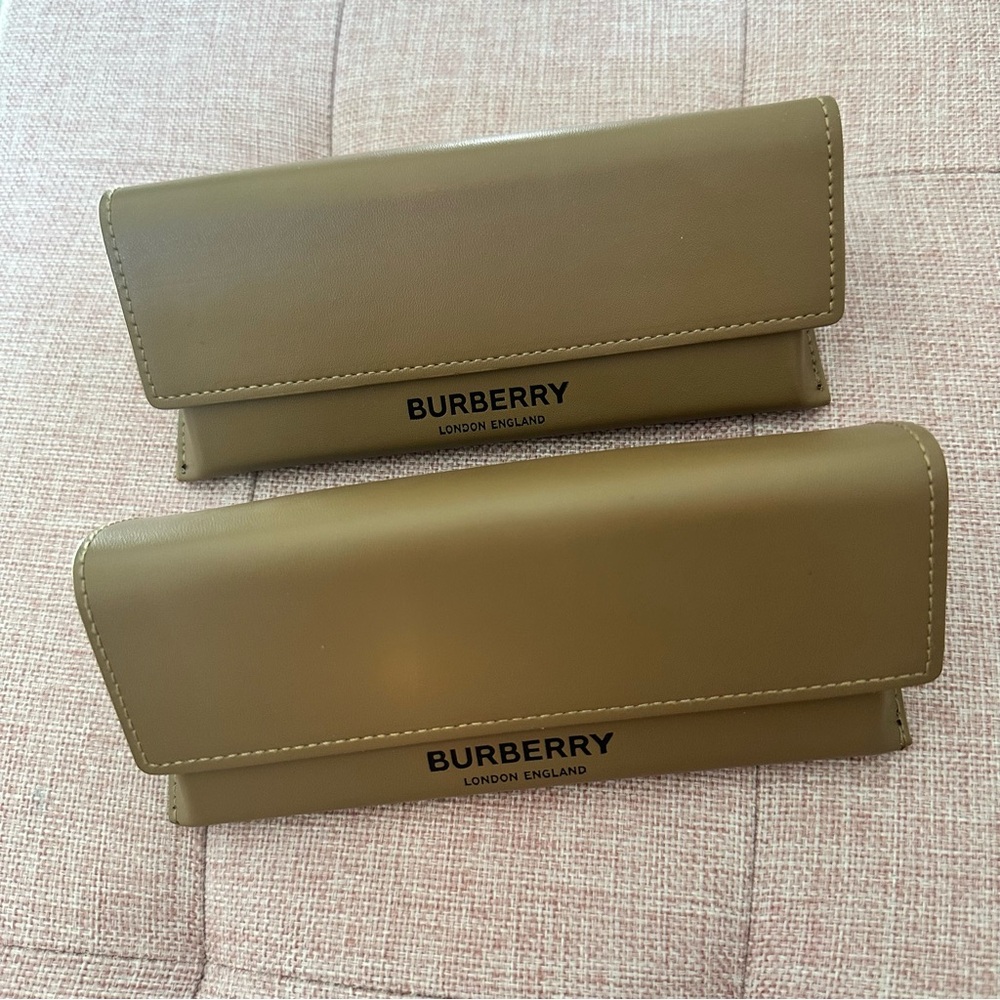 Burberry Camel Brown Soft Leather
Eyeglasses Sunglass Case